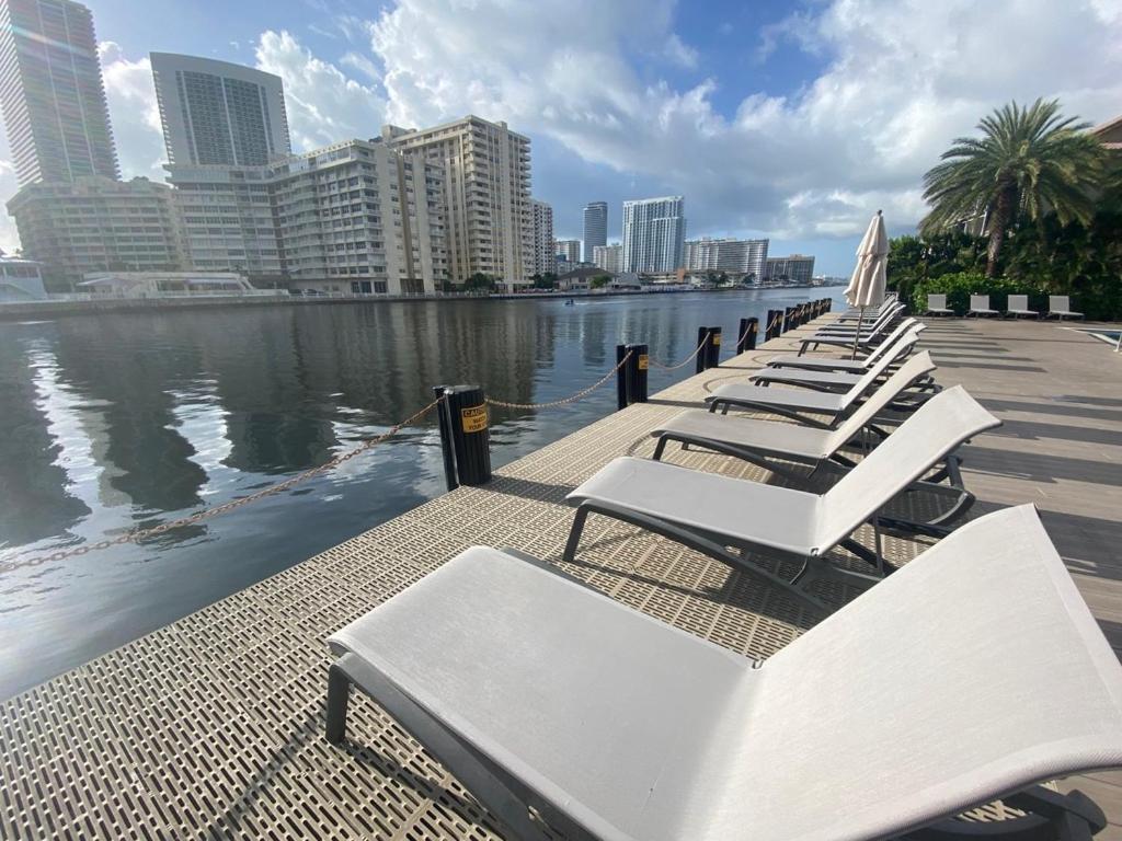 Studio In Hallandale 2 Beds ハランデール・ビーチ エクステリア 写真