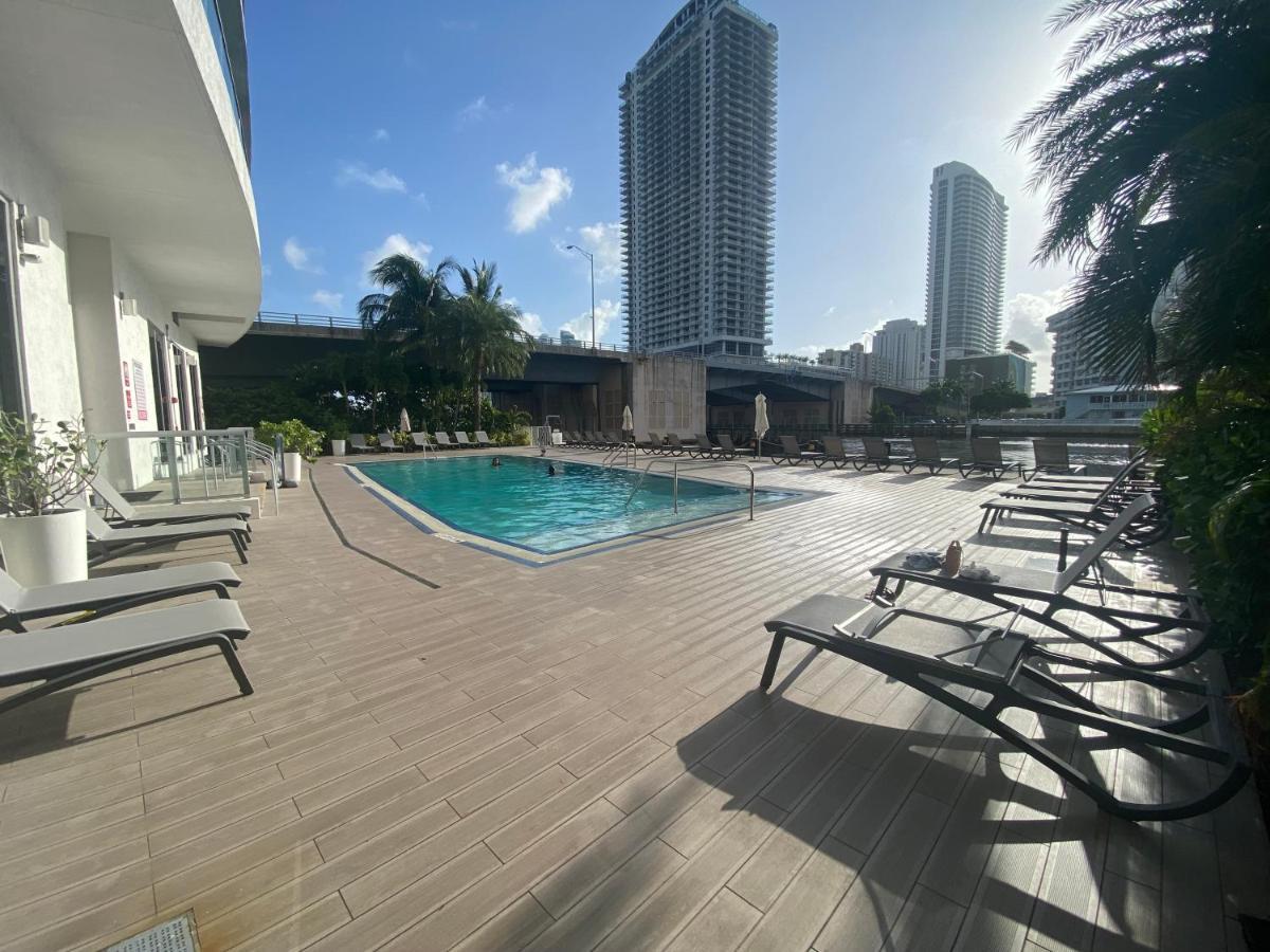 Studio In Hallandale 2 Beds ハランデール・ビーチ エクステリア 写真