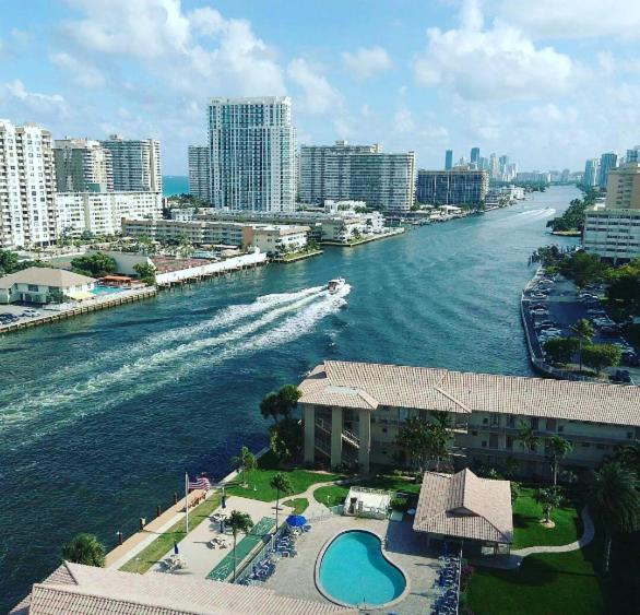 Studio In Hallandale 2 Beds ハランデール・ビーチ エクステリア 写真